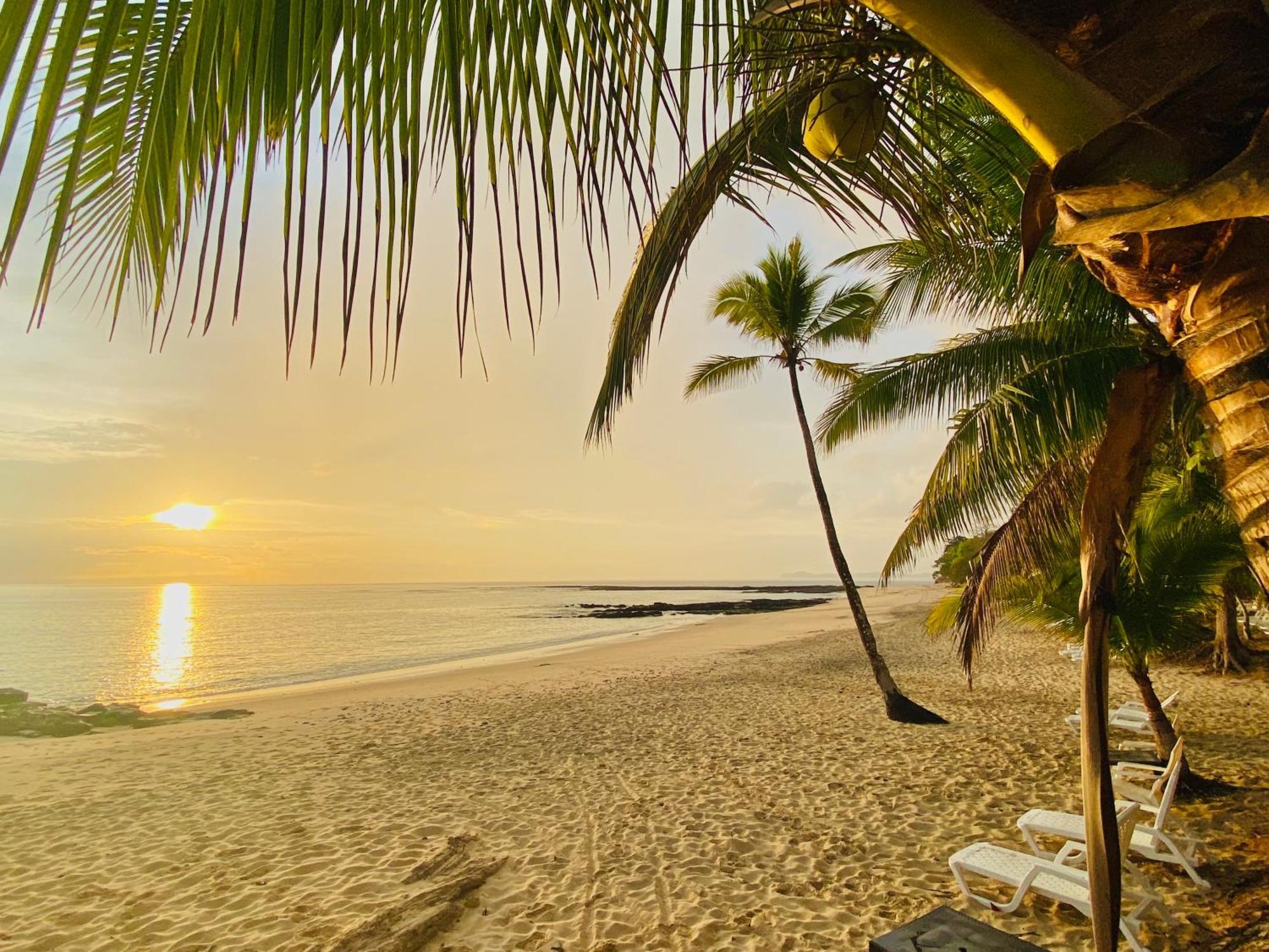 Sonny Island Resort Cabanas Frente Al Mar Punta Bajo Rico Екстер'єр фото